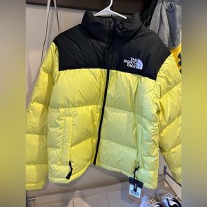 North face men’s yellowtail puffer medium